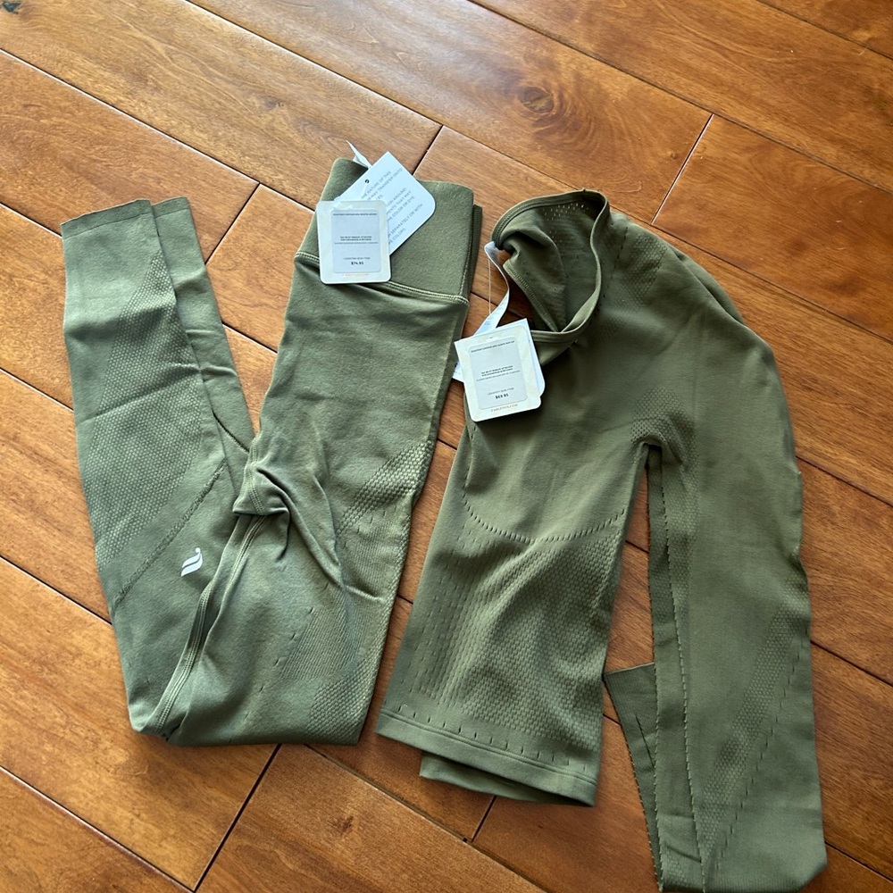 Fabletics Olive Leggings Set